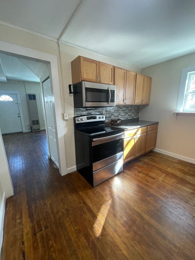 Primary Photo - 111 River St