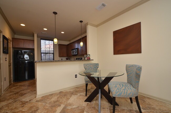 Foto del edificio - 4812 La Branch St