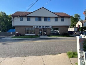 Building Photo - 7 Locust Ave