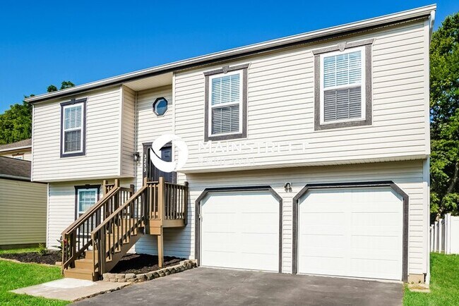 Foto del edificio - 3 Bedroom Pet-Friendly Home in COLUMBUS, O...