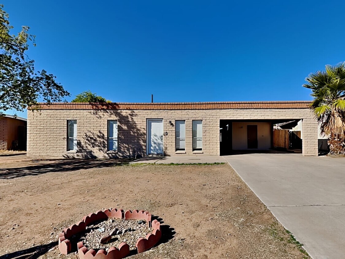 1006 S Toltec House Rental in Mesa, AZ