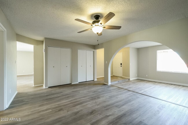 Building Photo - 5009 W Torrey Pines Cir