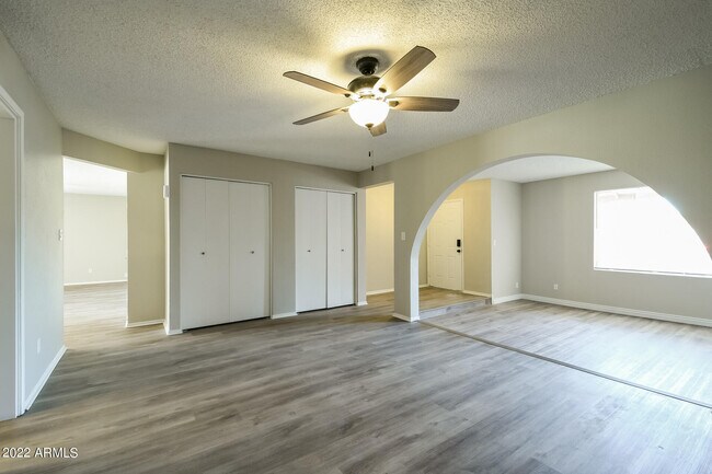 Foto del edificio - 5009 W Torrey Pines Cir