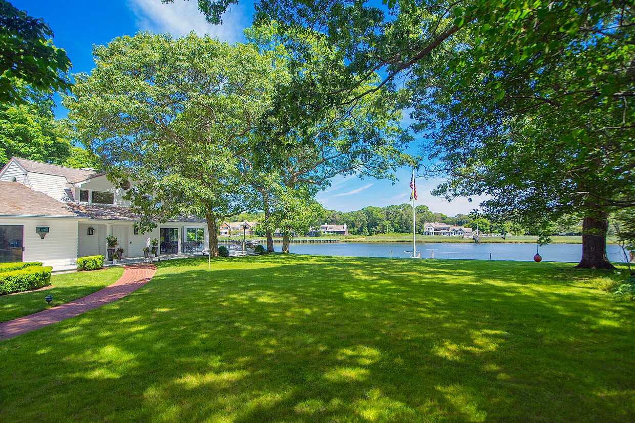 17 Bay Rd, Quogue, NY 11959 House Rental in Quogue, NY