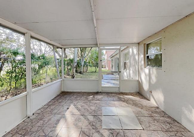 Building Photo - 10660 SW 21st St