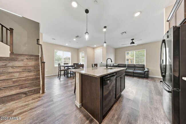 Building Photo - 779 E Doral Ave
