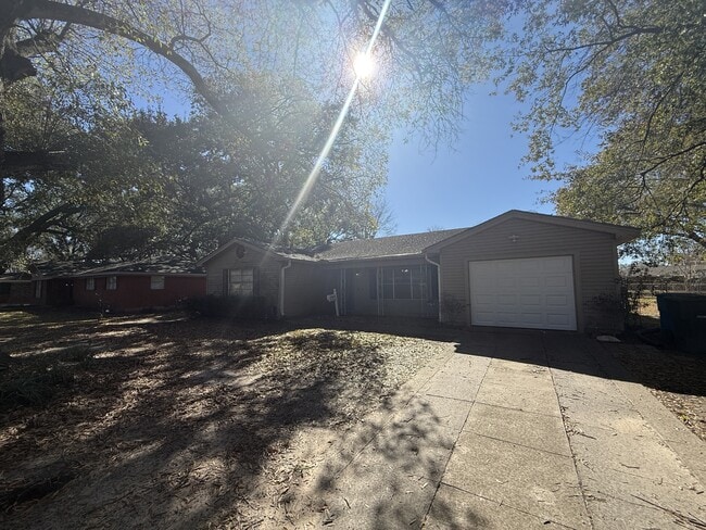 Building Photo - 7765 Coburn Dr