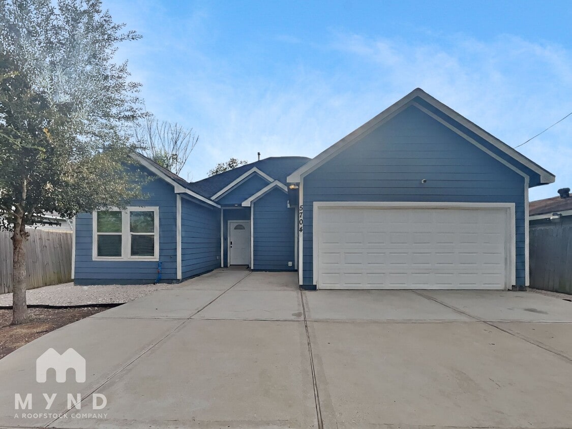 Primary Photo - 5704 Bacher St