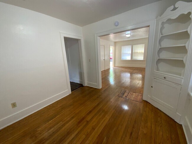 Building Photo - Refreshing 1 bedroom 1 bath!
