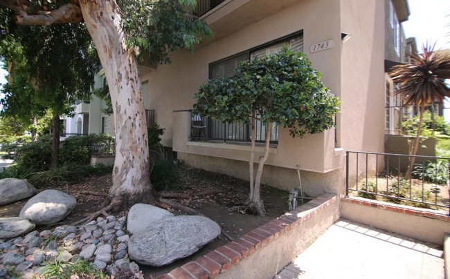 Building Photo - 1743 Glendon Ave