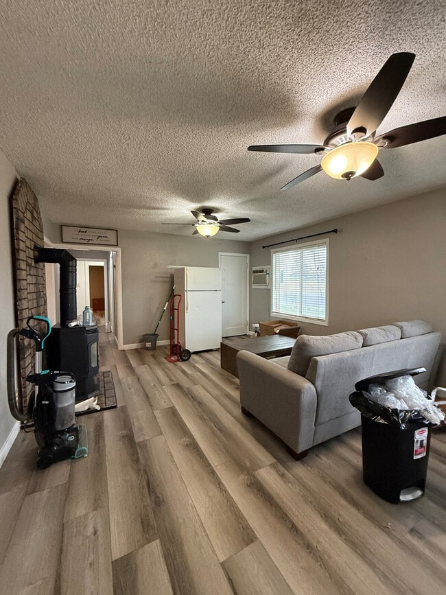 Building Photo - 600 NE 3rd St