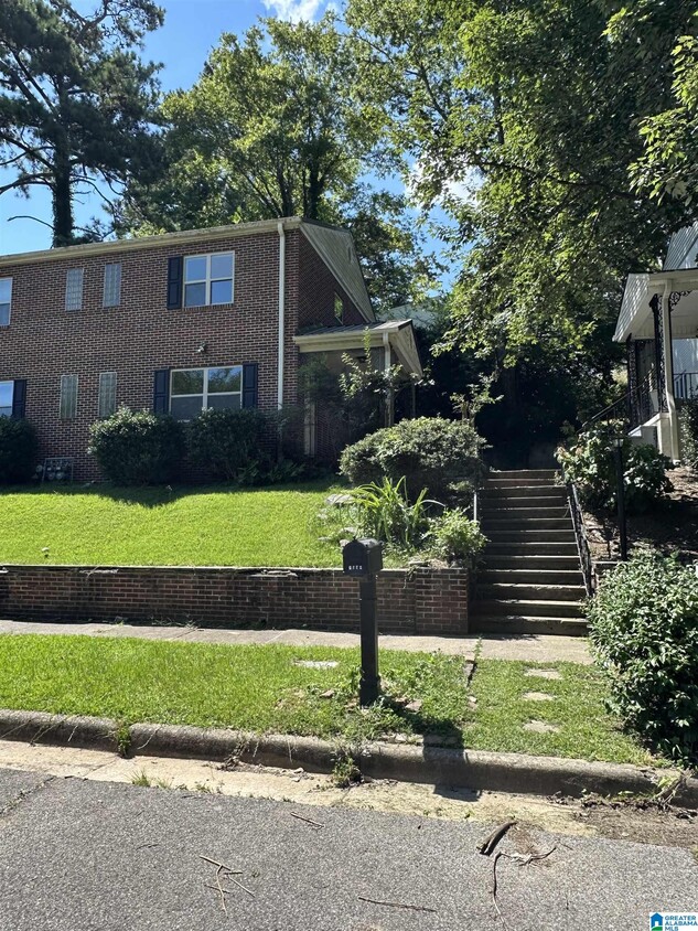 Primary Photo - 1004 Broadway St