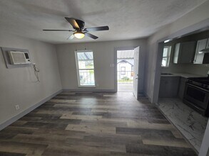 Building Photo - 8335 Bonner Dr