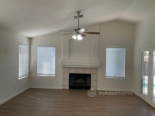 Foto del edificio - 668 N Terrace Rd