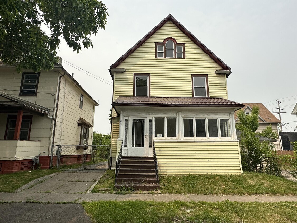 Primary Photo - 447 1st St
