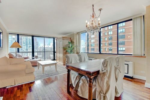 Primary Photo - 335 E 75th St