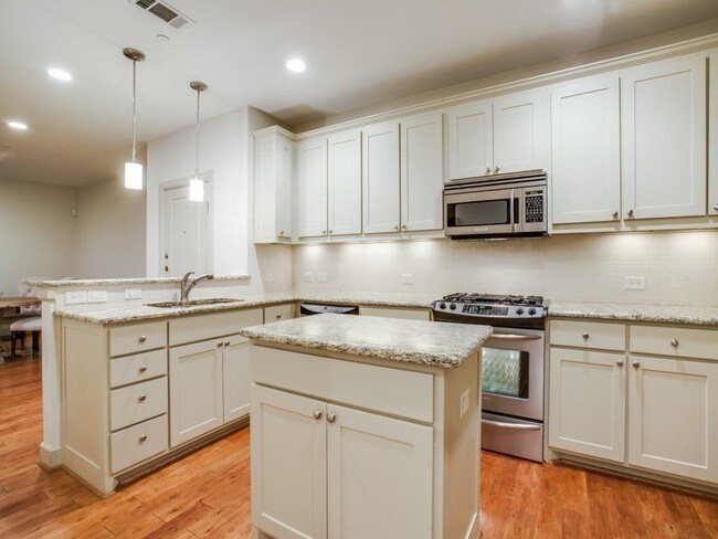 Foto del edificio - 3116 Rosedale Ave