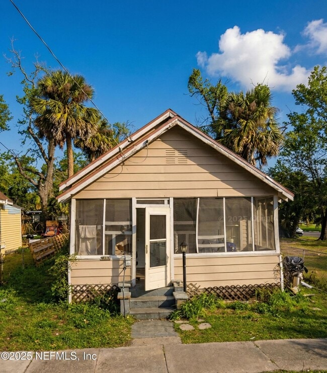 Building Photo - 1461 W 5th St