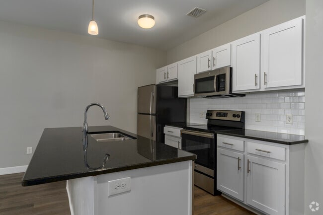 2BR, 2BA - 1,186SF - Kitchen - Lofts on Louis