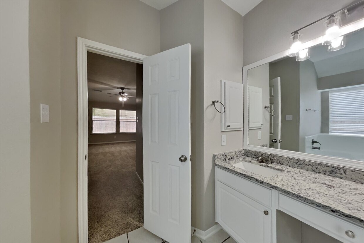 Building Photo - 14515 Enola Dr