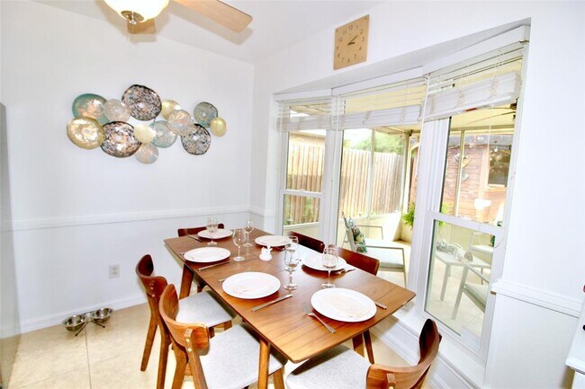 Foto del edificio - 13767 Greywood Dr