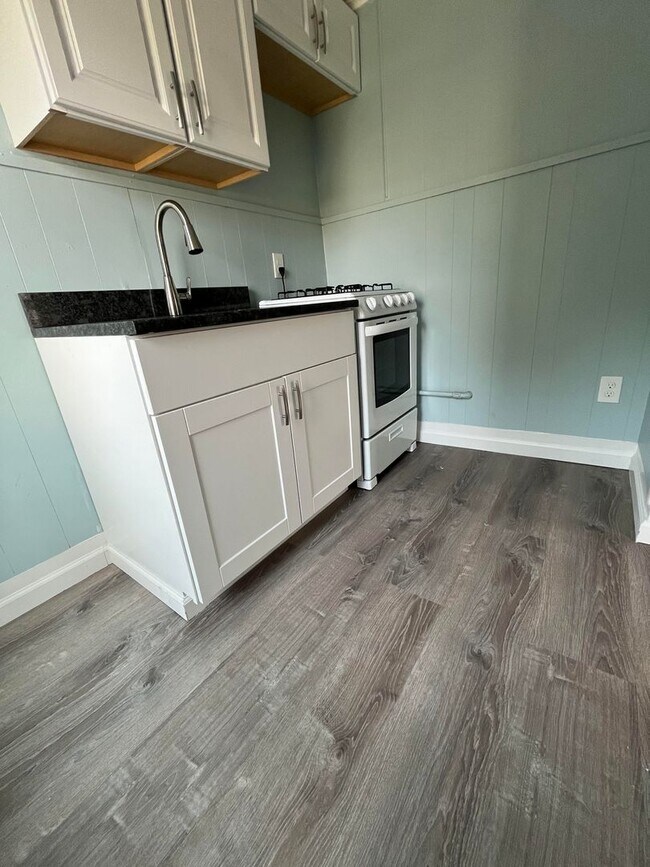 Foto del edificio - Gorgeous 1-bedroom, Second floor! Apartmen...
