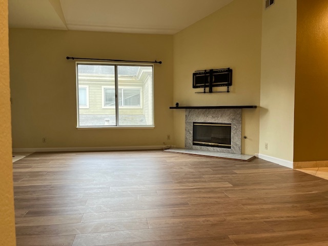 Living room w/fireplace - 1419 West St