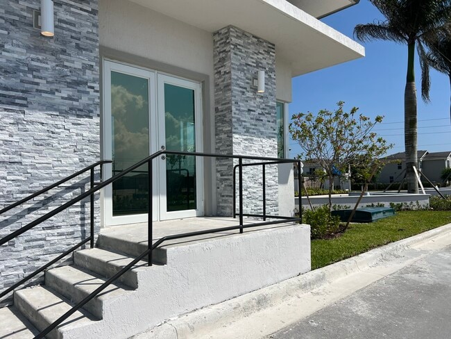 Foto del edificio - 651 SE 14th Ct