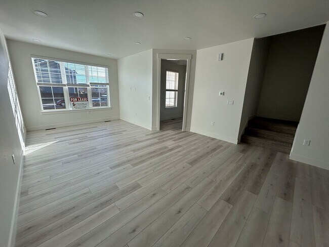 Building Photo - Stylish New Home Surrounded by Greenbelts and Outdoor Recreation