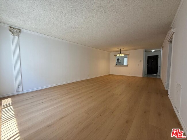 Building Photo - 1038 Thompson Ave