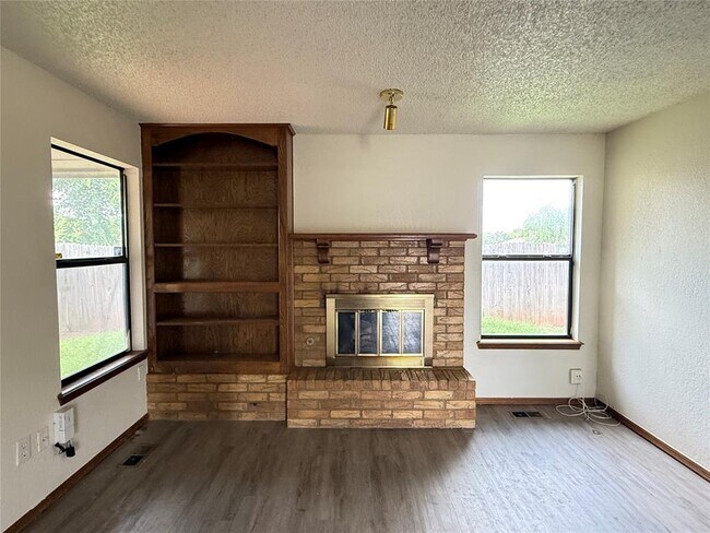 Foto del edificio - 217 Woodbridge Cir