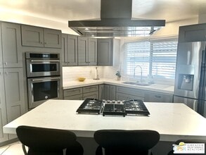 Building Photo - 381 Club Cir Dr