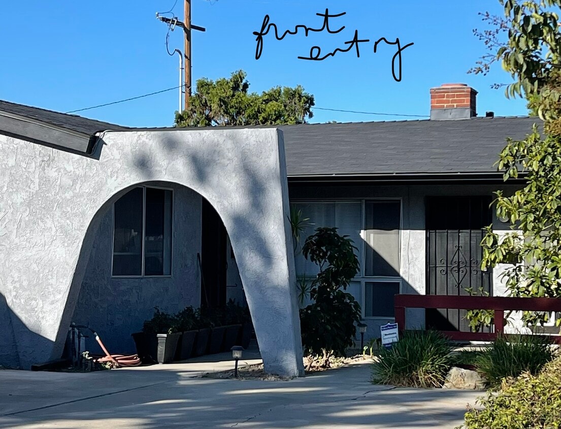 Primary Photo - 305-302 N Dwyer Pl