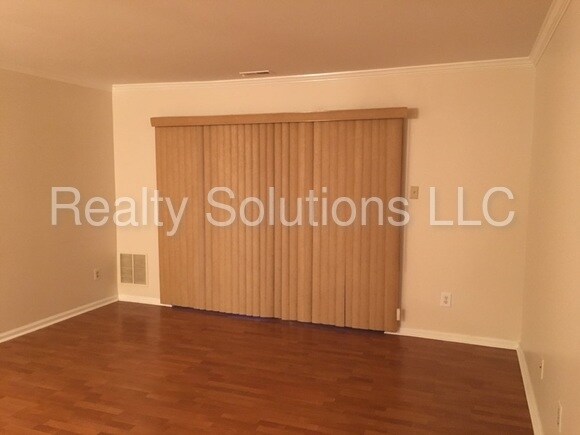 Building Photo - 2405 Thistledown Ct