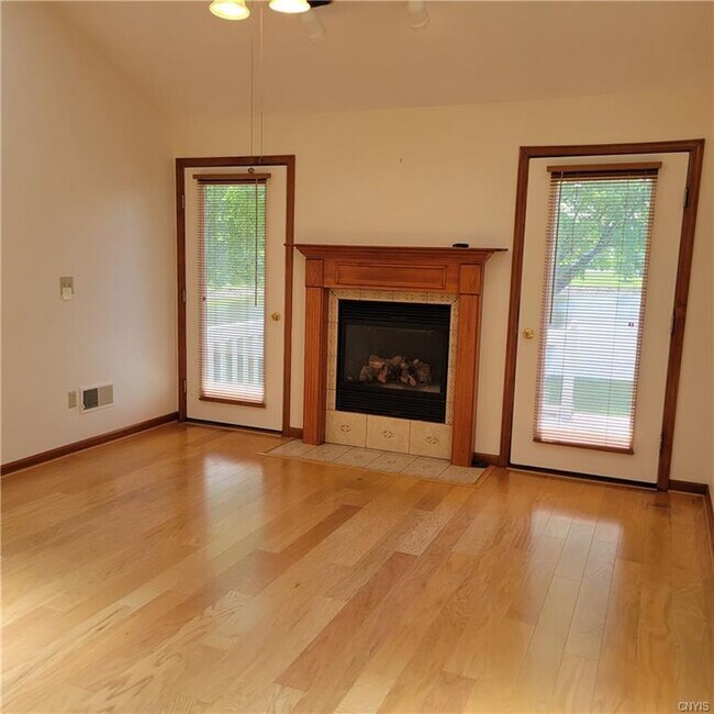 Foto del edificio - 425 Summerhaven Dr N