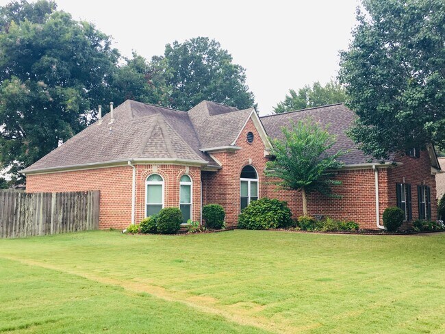 Foto del edificio - Ewing Place in Arlington! Pets are allowed, fees apply! Fenced in back yard!