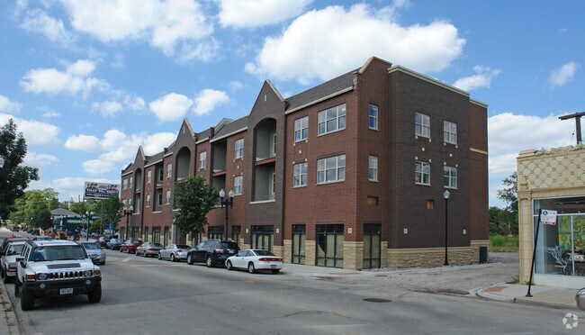 Foto del edificio - Beverly Townhomes & Condos
