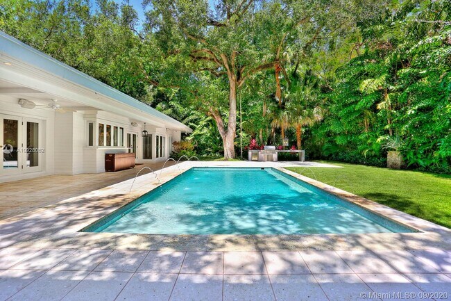 Foto del edificio - 4685 SW 74th St