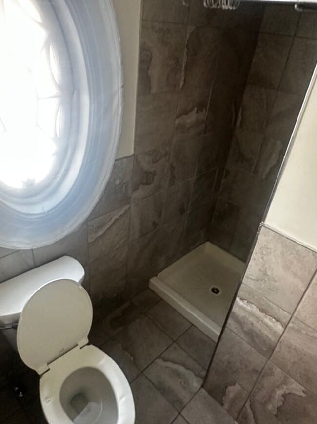 Building Photo - 15 Strathallan Park