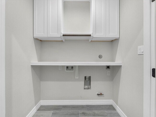 Building Photo - 14606 Half Cir
