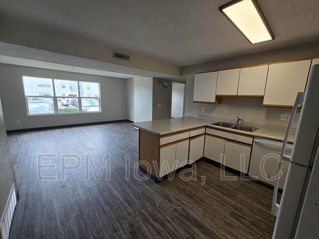 Building Photo - 60 Miller Ave SW