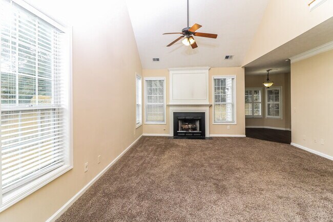 Foto del edificio - 169 Weatherstone Dr