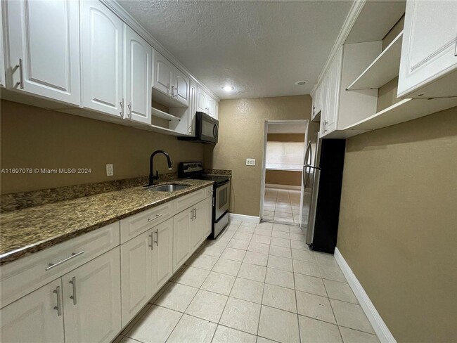 Foto del edificio - 1472 NE 25th Ct