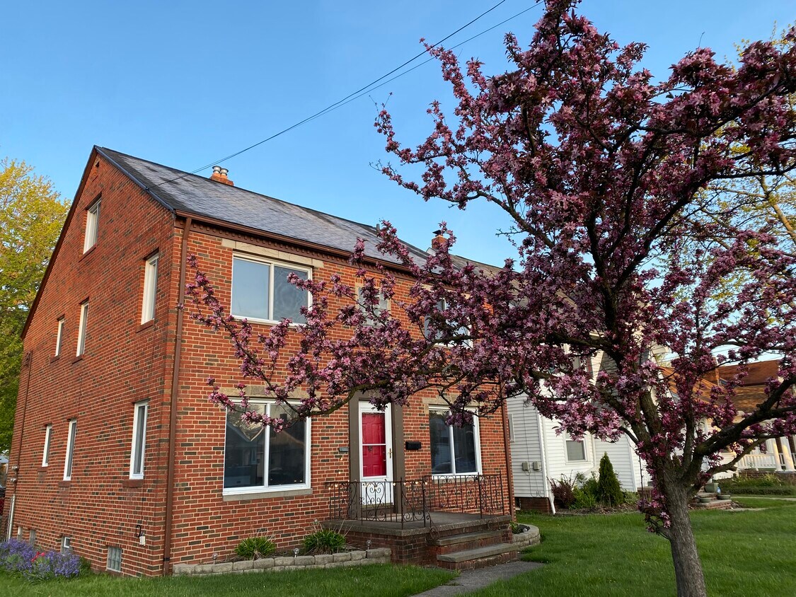 3614 Warren Rd, Cleveland, OH 44111 Townhome Rentals in Cleveland OH