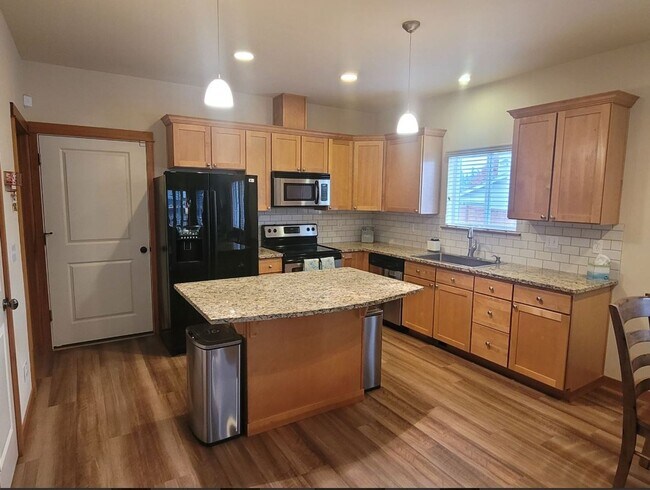 Building Photo - Milton townhome, a large end unit, 3 bedro...