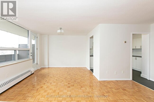 Photo du bâtiment - 6200-6200 Bathurst St