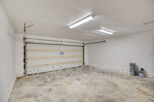 Building Photo - 808 Sandoval Dr