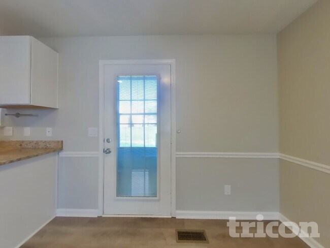 Foto del edificio - 1612 Robert Rd