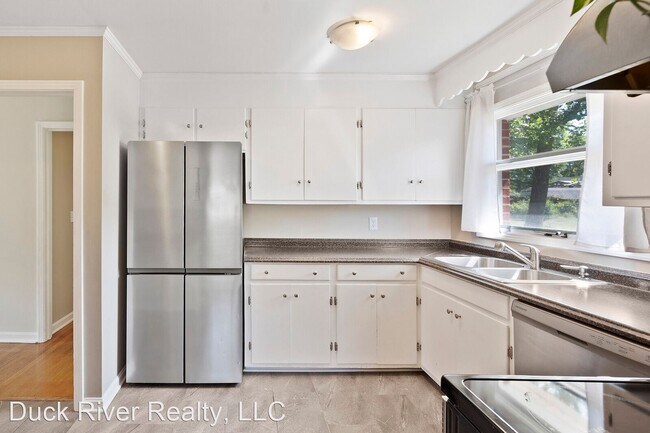 Building Photo - 3 br, 2 bath House - 419 Woods Dr