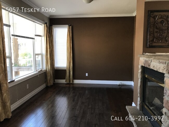 Photo du bâtiment - Family Home in Promontory with Wet Bar